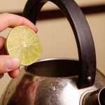 Как почистить чайник от накипи подручными средствами