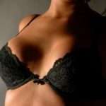 Как увеличивать грудь без операции: самые известные способы
