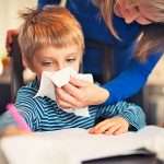 Не сбивается температура у ребенка: что делать, быстрая помощь, обзор препаратов, советы педиатров