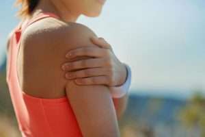 Бурсит плечевого сустава: симптомы и лечение