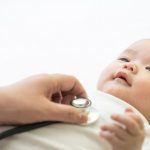 Кашель у грудного ребенка без температуры: возможные причины и методы лечения. Что дать грудничку от кашля