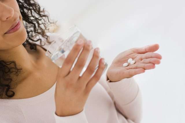 какие таблетки пить при боли в животе