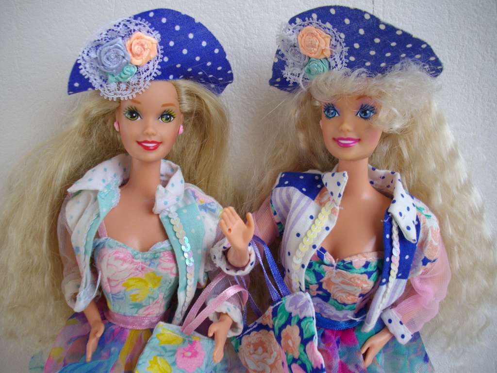 две куклы