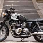 Triumph Bonneville - мотоцикл со своей историей, гонщик и киногерой