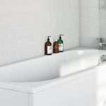 Как заделать щель между ванной и стеной: обзор способов и материалов