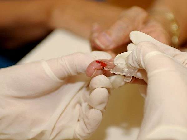 Взятие анализа крови с пальца
