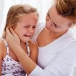 Боль в ушах у ребенка - возможные причины и особенности лечения