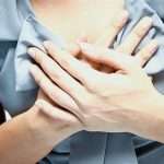 После месячных болит грудь: возможные причины и последствия