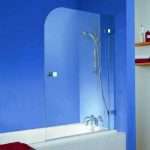 Практичный подход к оформлению квартиры: шторка стеклянная для ванны