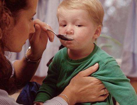 Сухой кашель: причины у детей