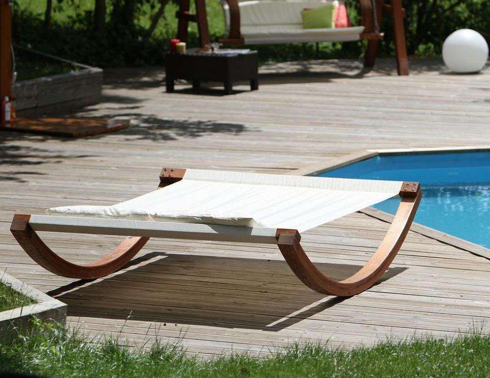 Гамак-кровать на деревянной основе