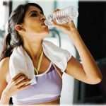 Начинающим спортсменам: можно ли пить воду во время тренировки