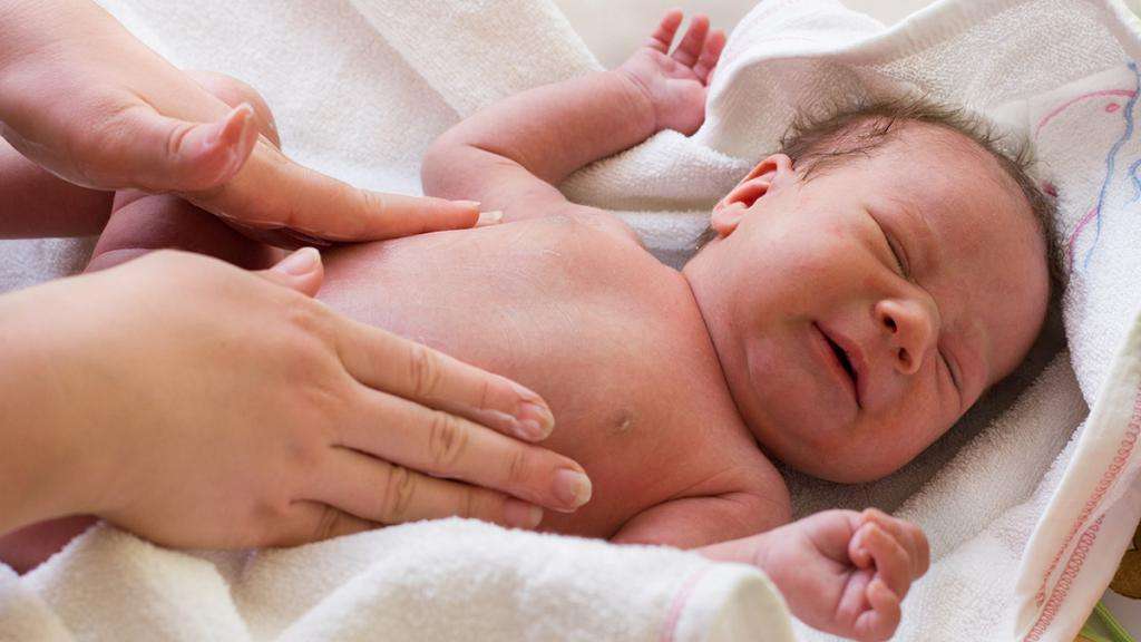 Массаж животика при коликах у новорожденного