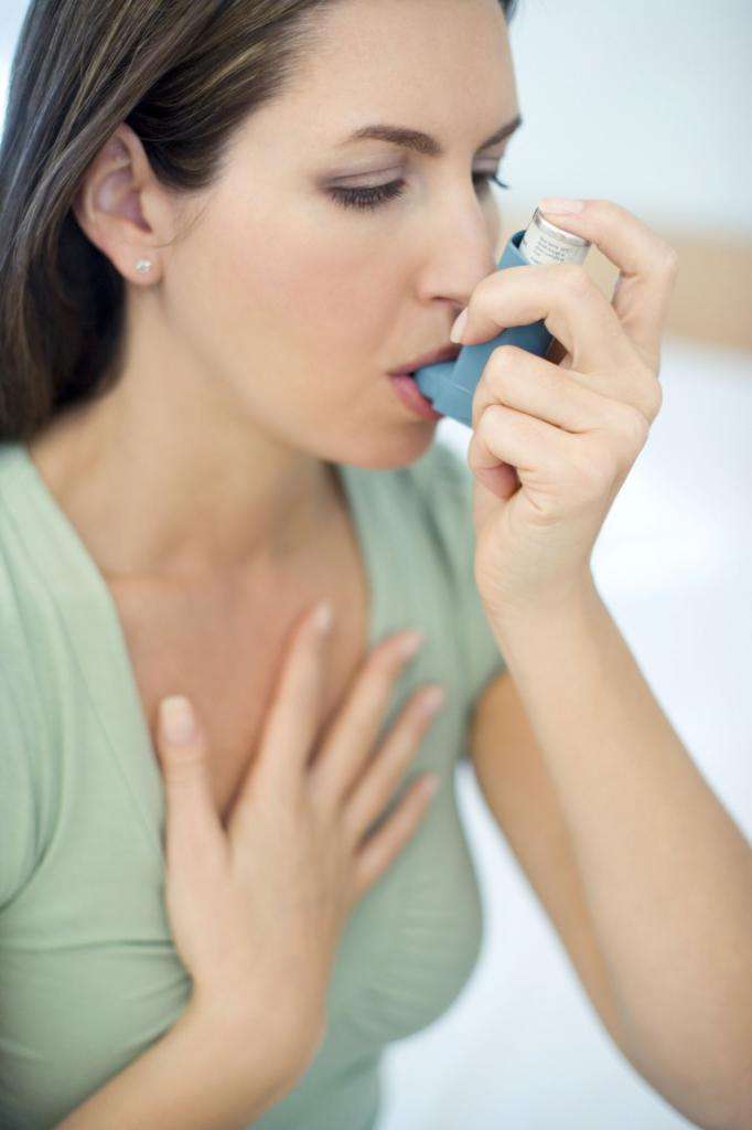 Применение ингалятора при астме