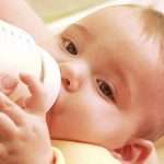 Когда вводить молочную кашу: возраст ребенка, особенности прикорма и мнения педиатров