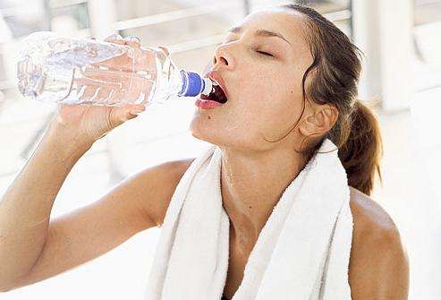 можно ли пить воду во время тренировок