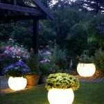 Светильник на солнечной батарее - украшение вашего сада